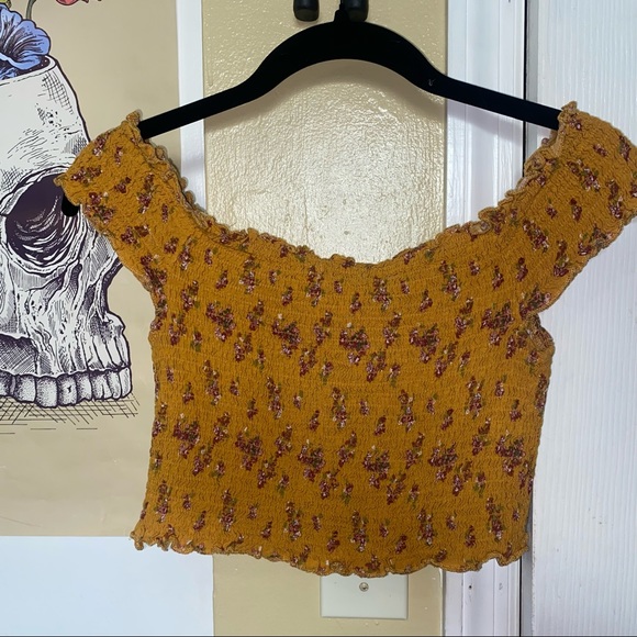 off shoulder floral crop top - Picture 5 of 5
